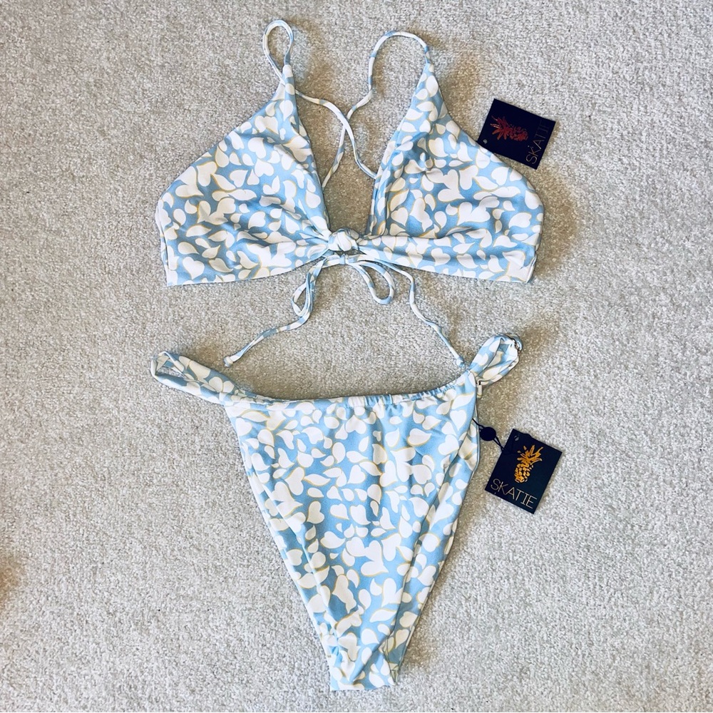 SKATIE Sarah top and Bobbi thick band bottom bikini set in Nantucket 🩵